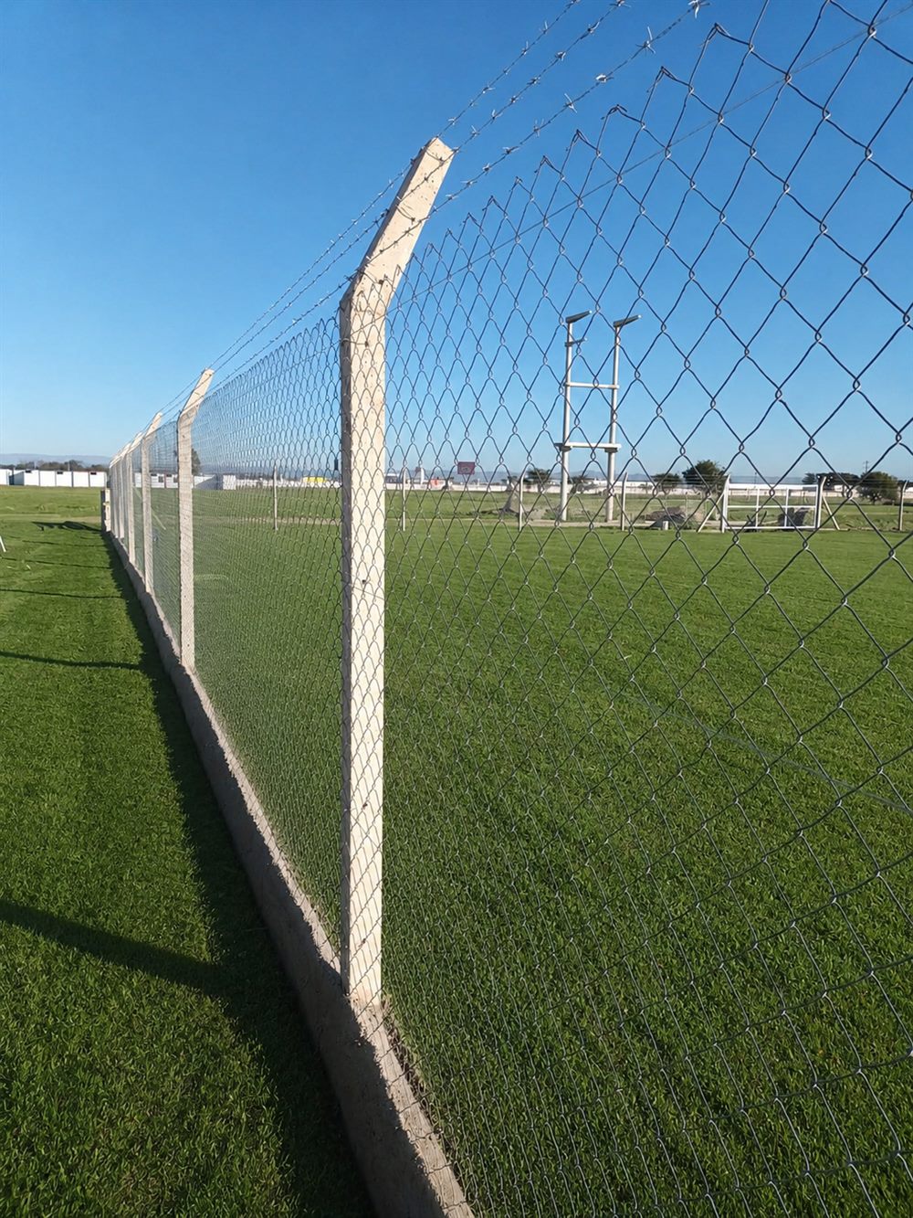 Cerco perimetral de hormigón instalado por Perimetrales Suarez